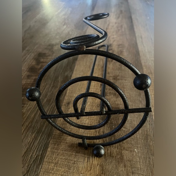 Black Metal Paper Towel Holder. Excellent condition. - Picture 4 of 5